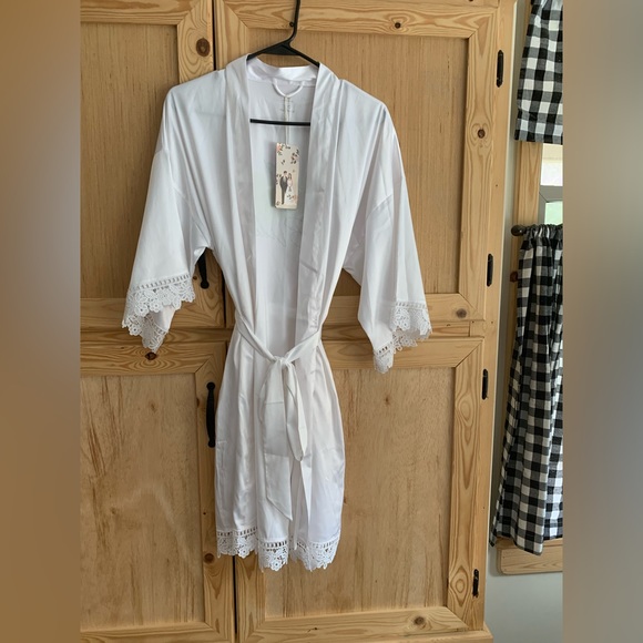 AW.Bridal white satin & lace “BRIDE” Robe size L - Picture 2 of 7